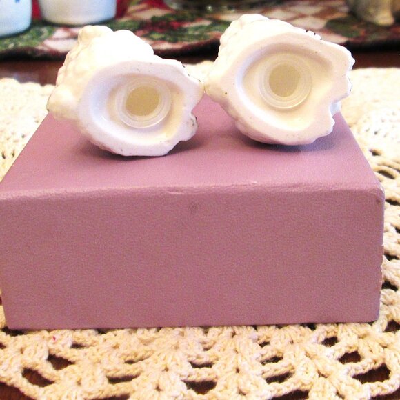 Vtg salt & pepper bone china very white poodle shakers Japan - Picture 6 of 6